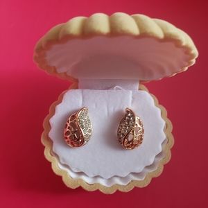 New 14K Gold plated beautiful earring.